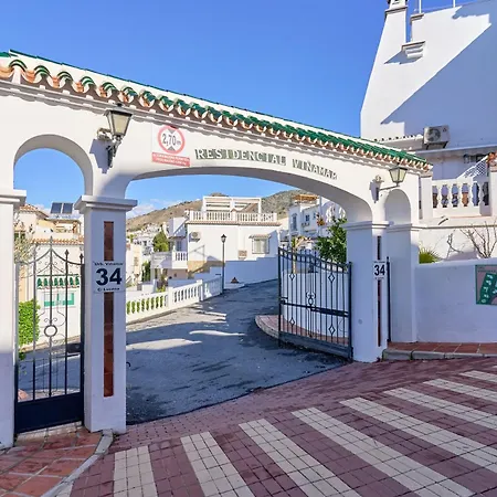 Townhouse Burriana Дом отдыха Нерха